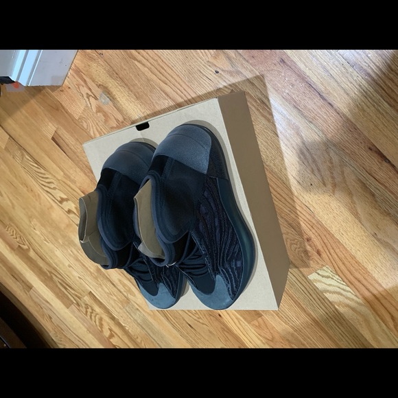 Yeezy QNTM main image 6